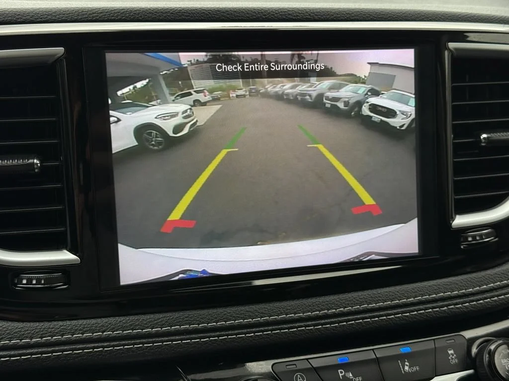 Used 2023 White Chrysler Limited image 31