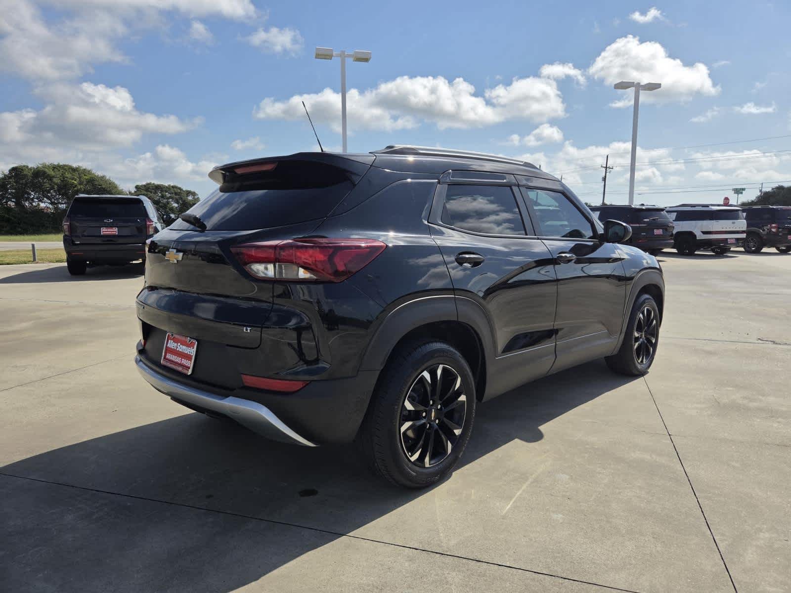 Used 2023 Mosaic Black Metallic Chevrolet LT image 5