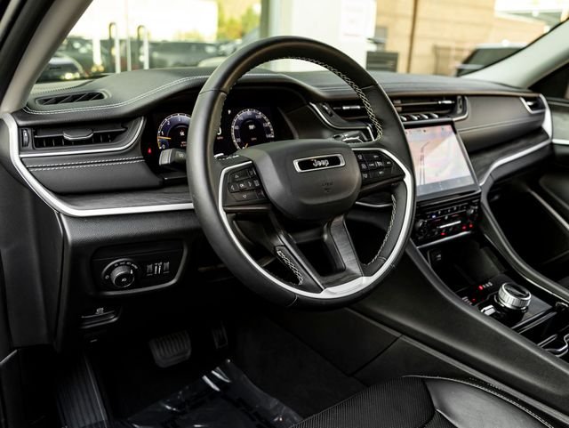 Used 2022 Diamond Black Crystal Pearlcoat Jeep Limited image 18