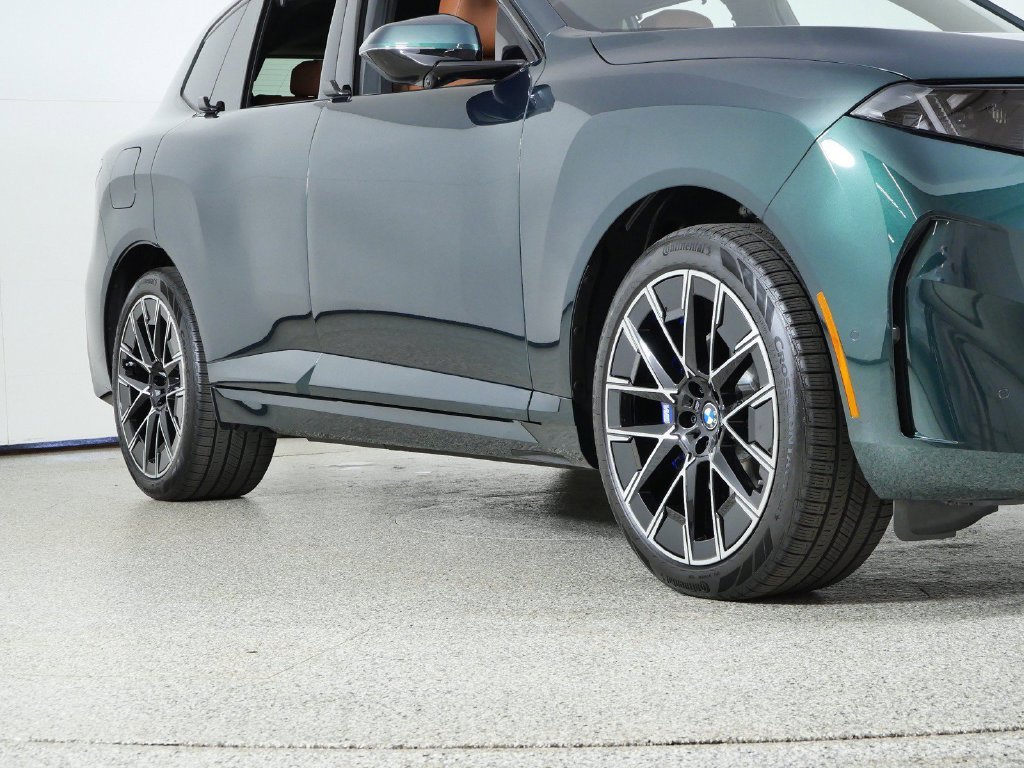 New 2027 Vancouver Green Metallic BMW  image 6
