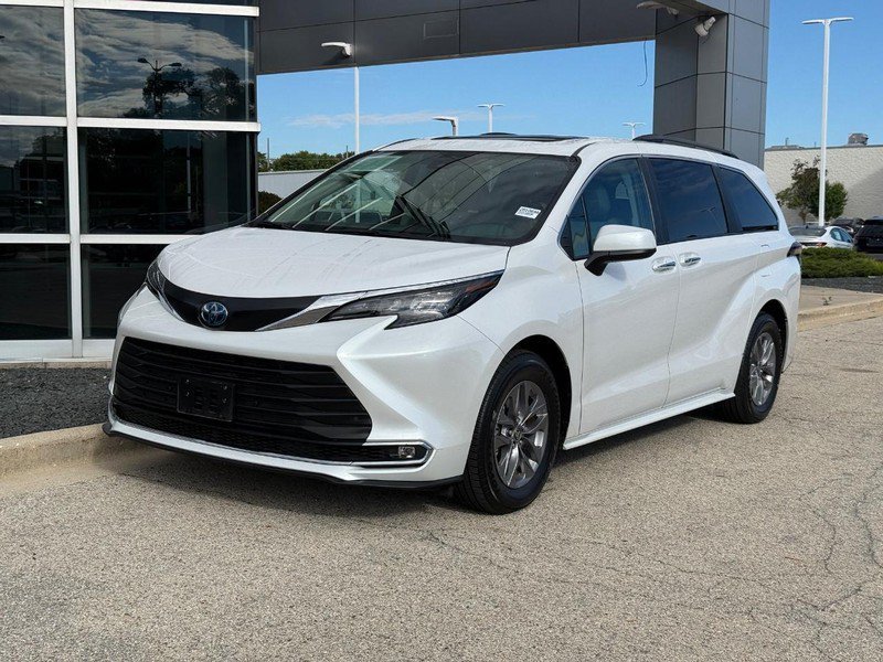 Used 2024 Pearl Toyota XLE image 7