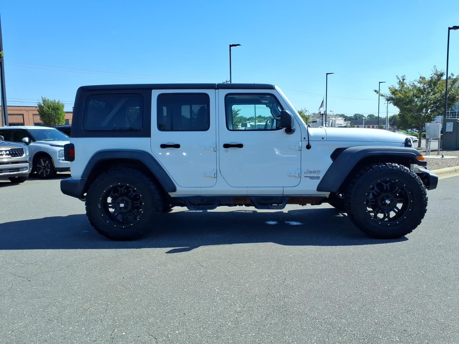 Used 2018 Bright White Clearcoat Jeep Sport S image 10
