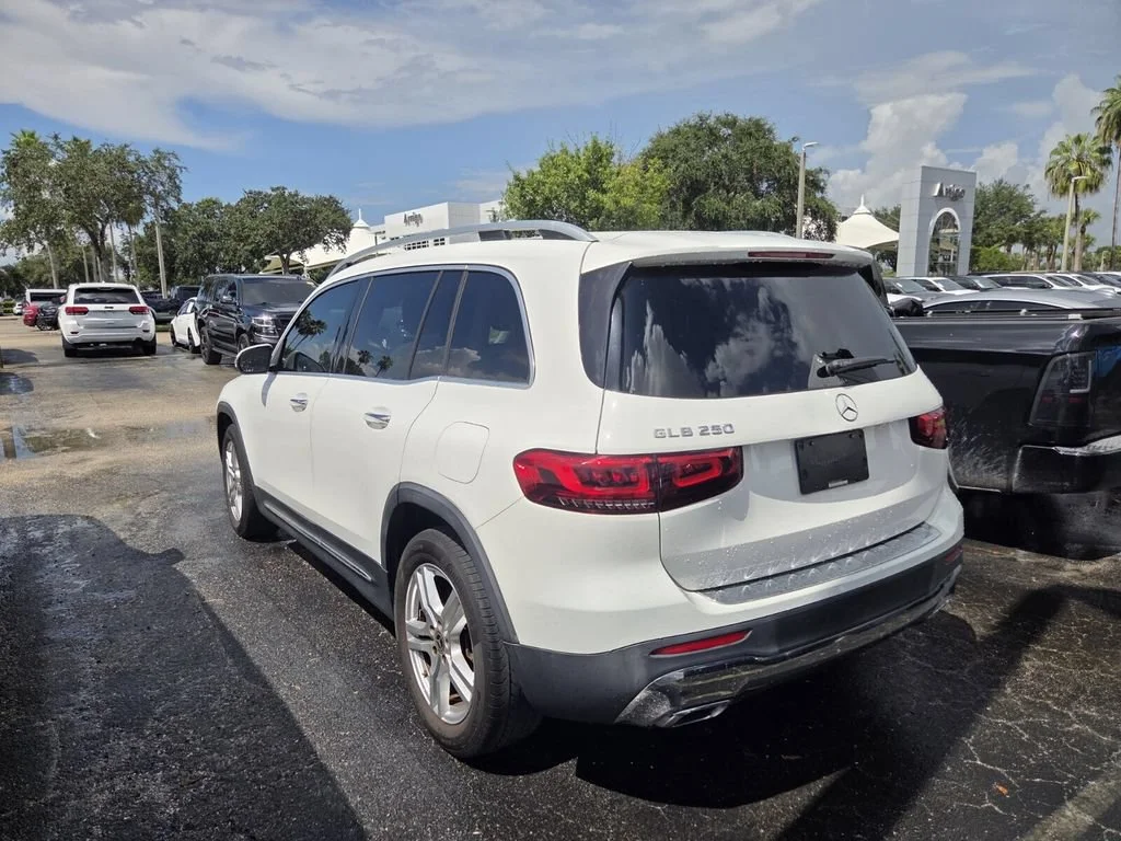 Used 2020 Digital White Metallic Mercedes-Benz GLB 250 image 4