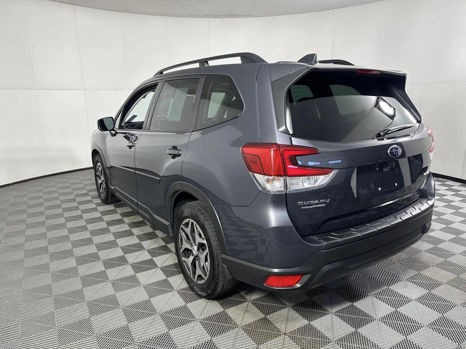 Used 2021 Magnetite Gray Metallic Subaru Premium image 16