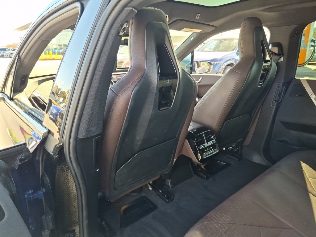 Used 2024 Blue BMW xDrive50 image 32