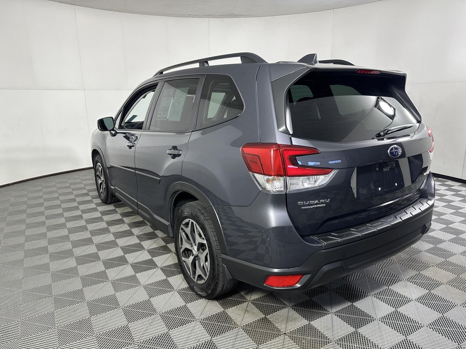 Used 2021 Magnetite Gray Metallic Subaru Premium image 16