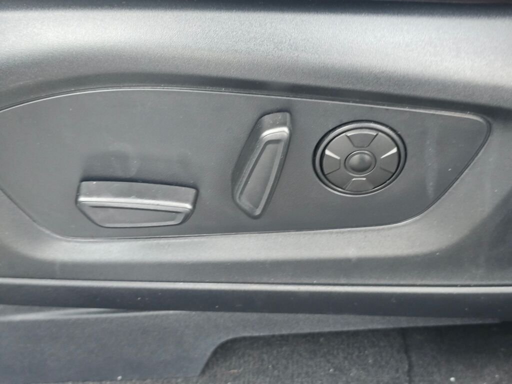 Used 2025 Gray Metallic Ford Platinum image 21