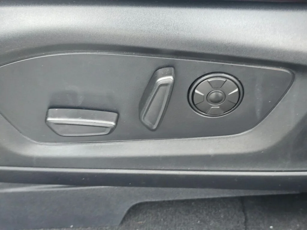 Used 2025 Gray Metallic Ford Platinum image 21