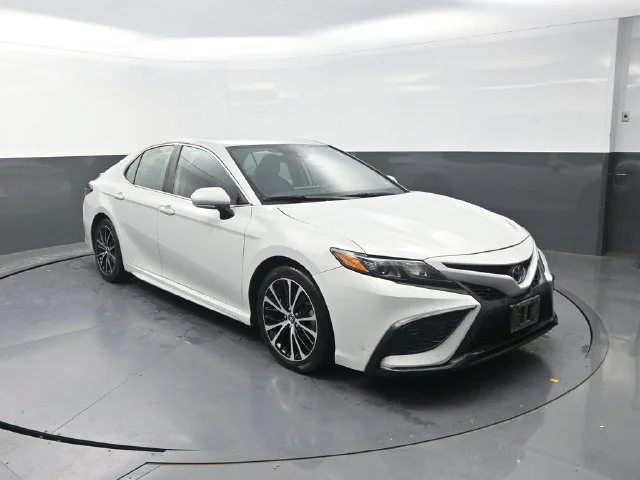 Used 2022 White Toyota SE image 10