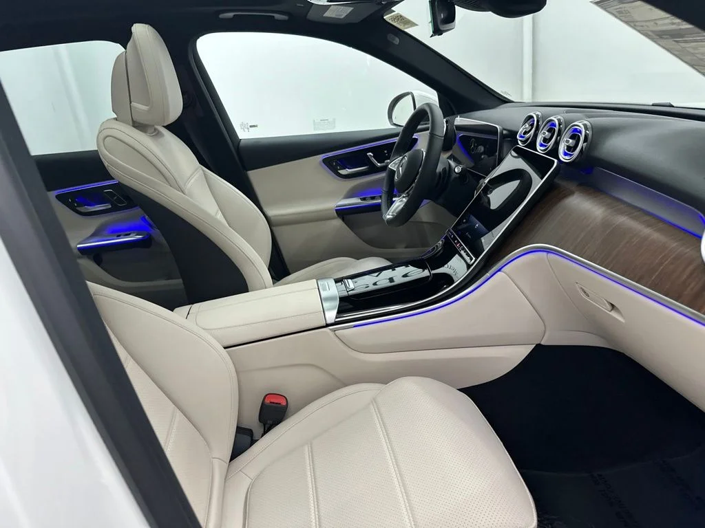 New 2027 White Mercedes-Benz GLC 300 image 26