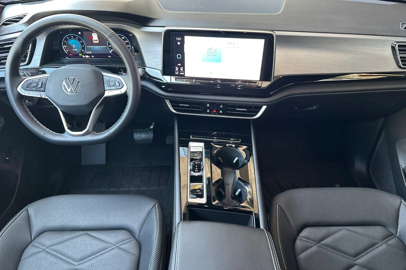 New 2026 Silver Volkswagen SE w/Technology image 11