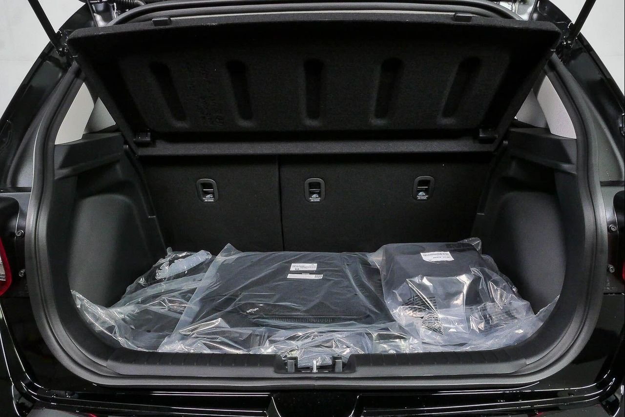 New 2026 Onyx Black Hyundai SE image 63