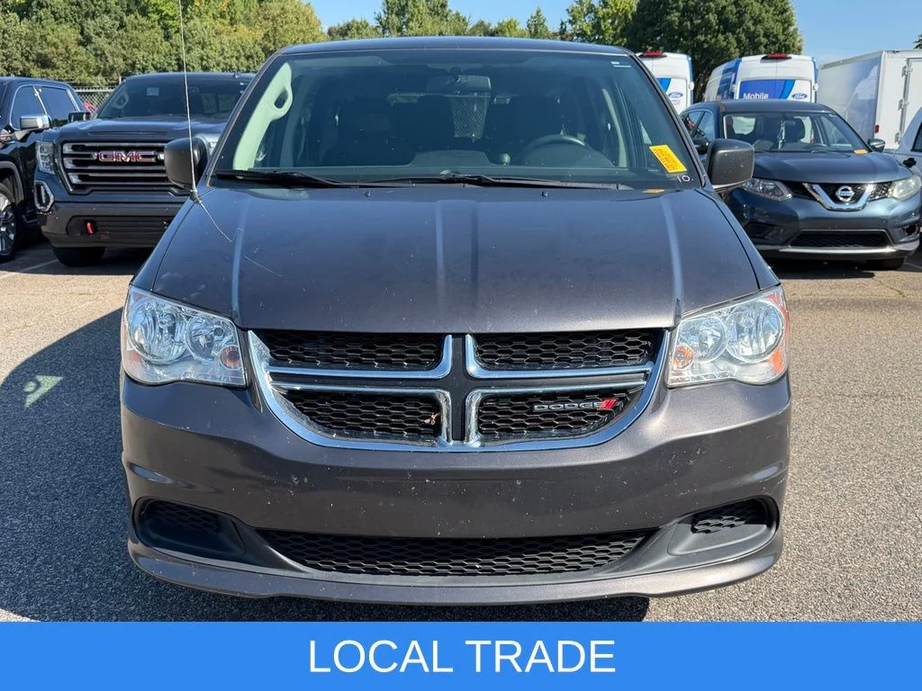 Used 2018 Gray Dodge SE image 2