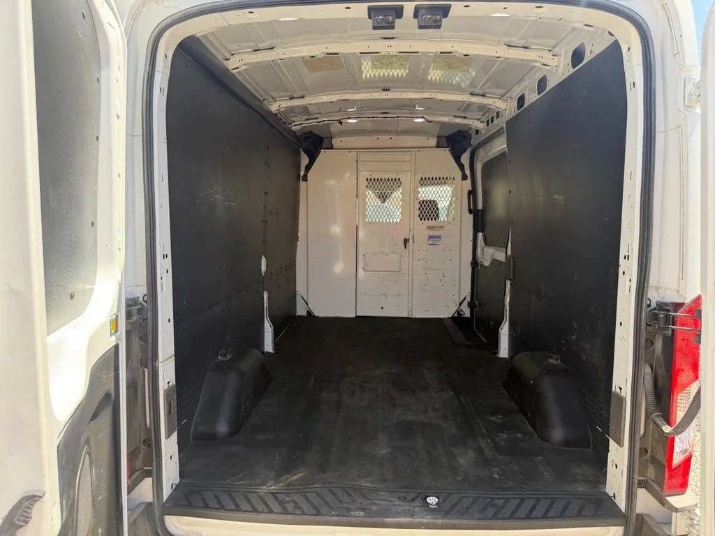 Used 2020 Oxford White Ford Base image 23