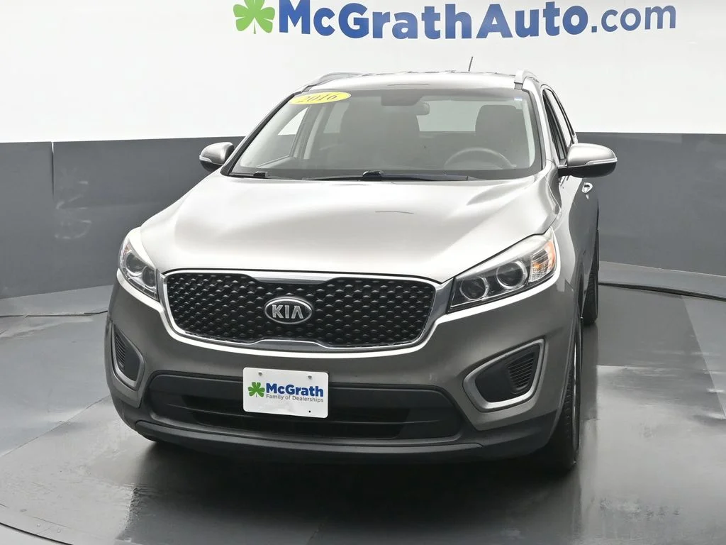Used 2016 Silver Kia LX image 6