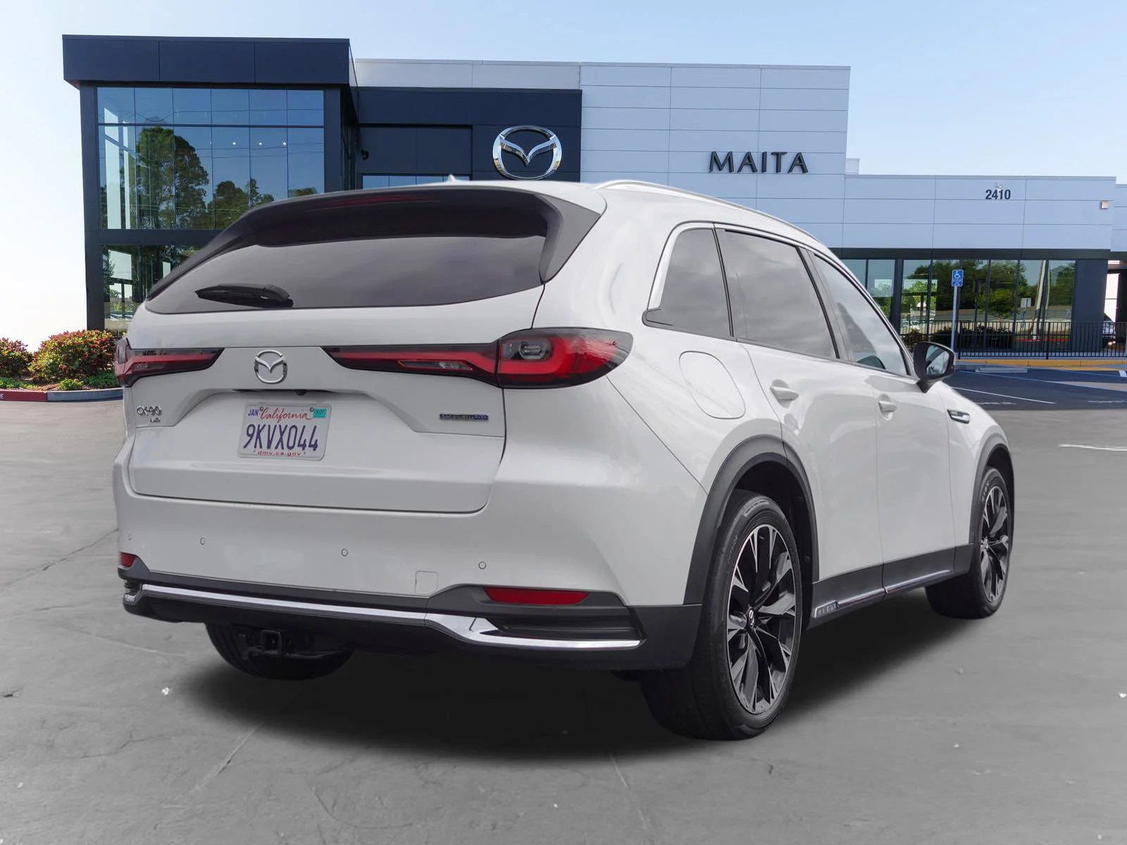 Certified Used 2024 Rhodium White Premium Mazda Premium Plus image 4