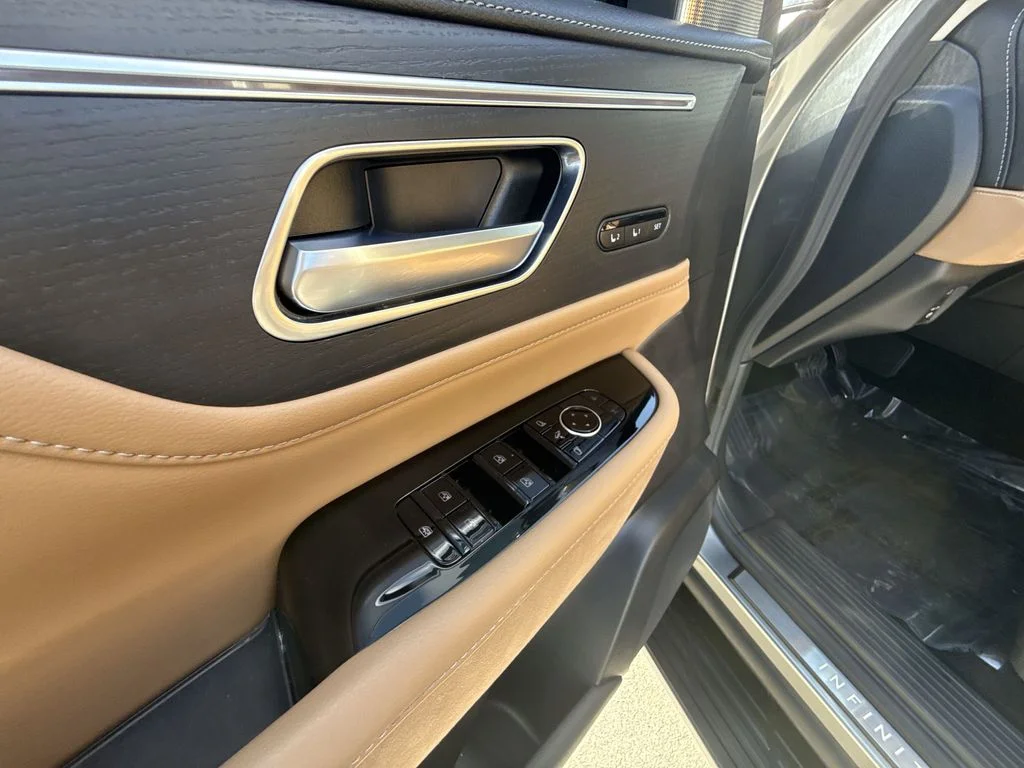 Used 2025 Silver INFINITI SENSORY image 13