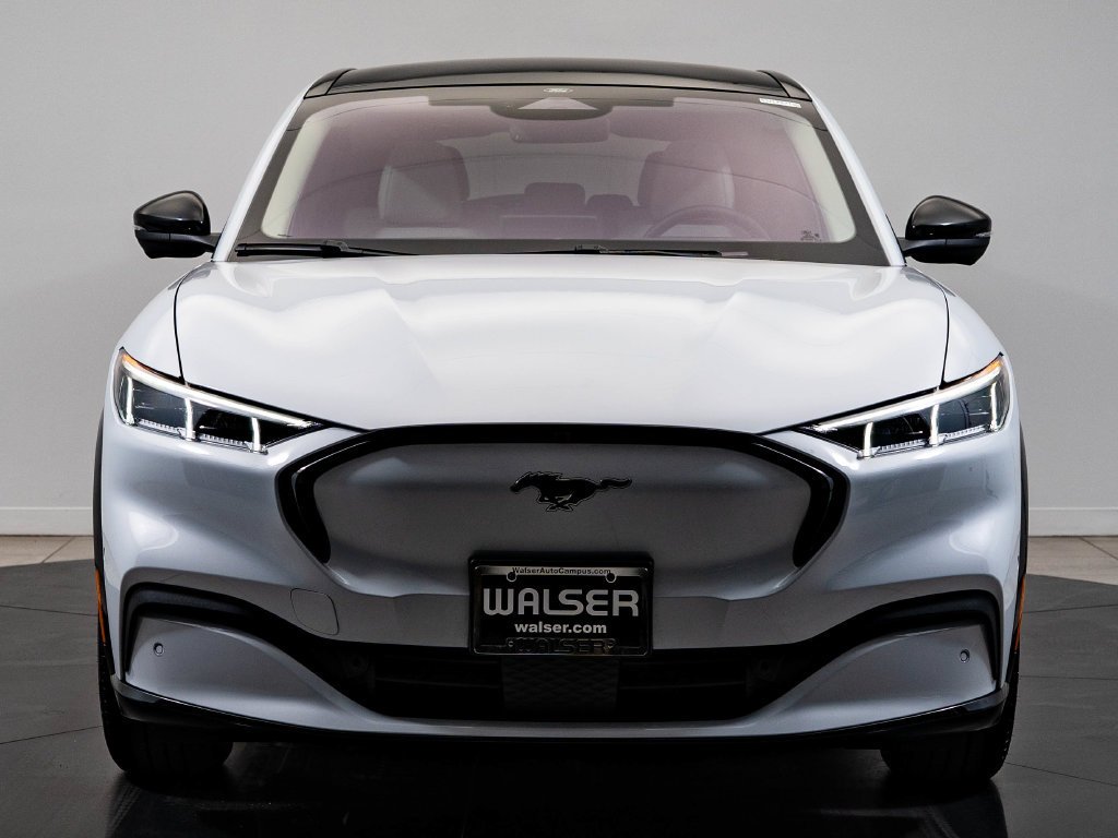 Used 2022 Space White Metallic Ford Premium image 2