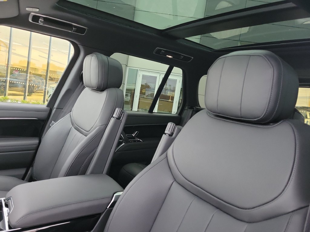 New 2027 Santorini Black Land Rover SE image 26