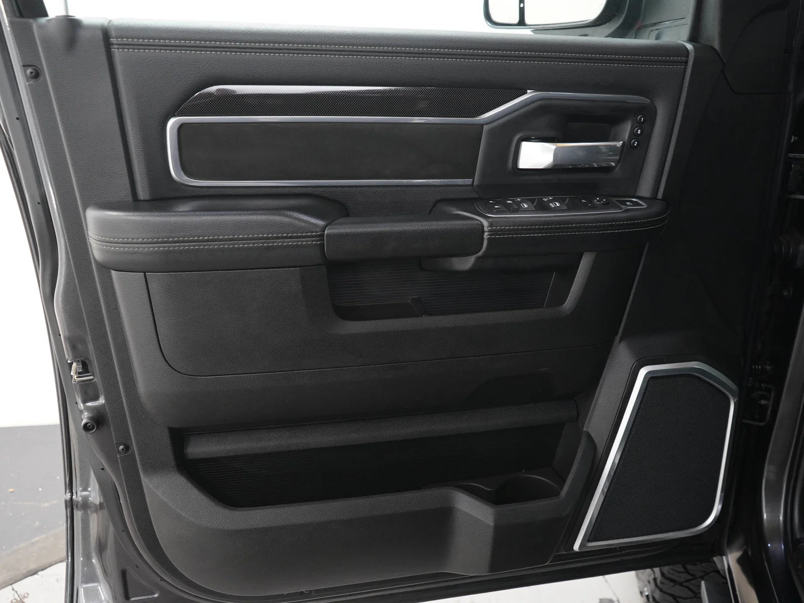 Used 2022 Granite Crystal Metallic Clearcoat Ram Laramie image 21