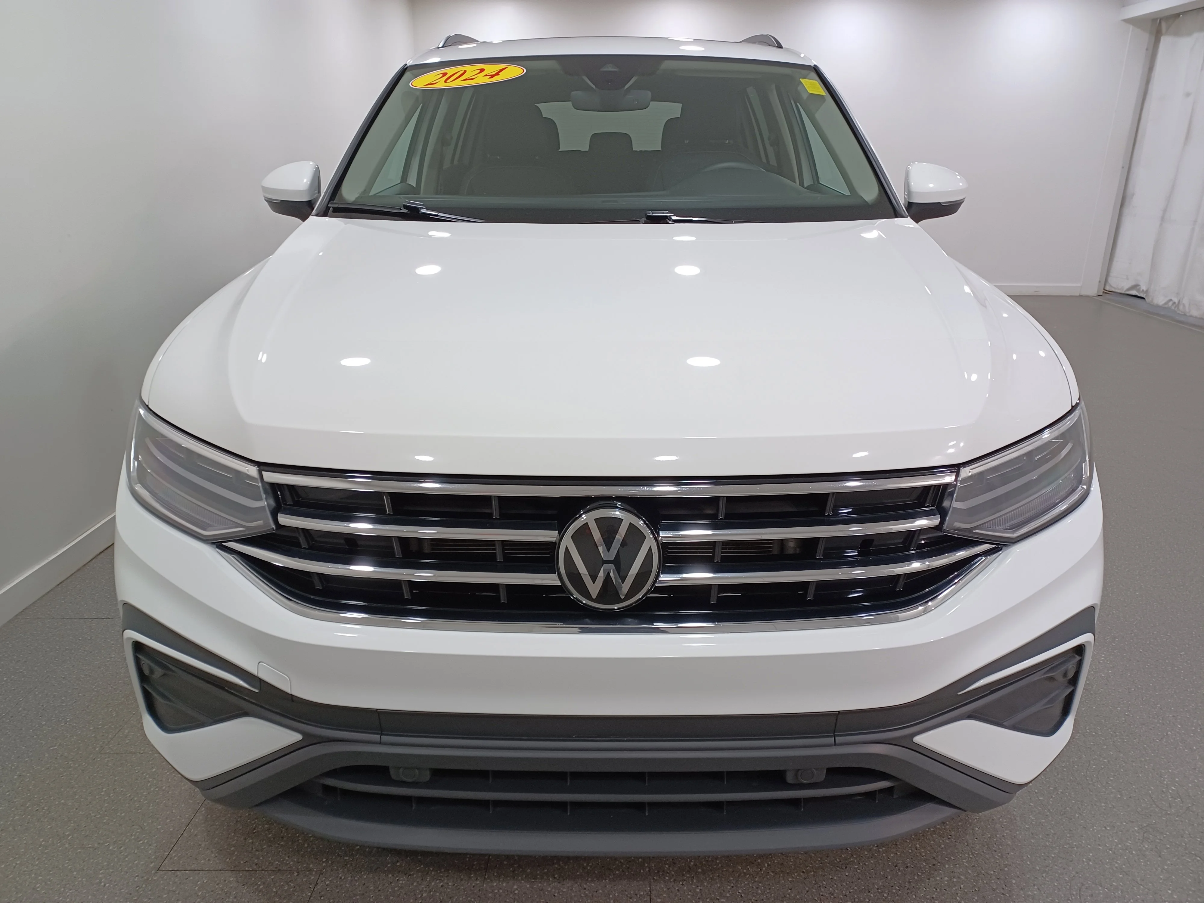 Certified Used 2024 Pure White Volkswagen Comfortline 4Motion*Adapt Cruise | Remote Start | Htd Lthr & Wheel | Pano Roof | Blind Spot Detect image 3