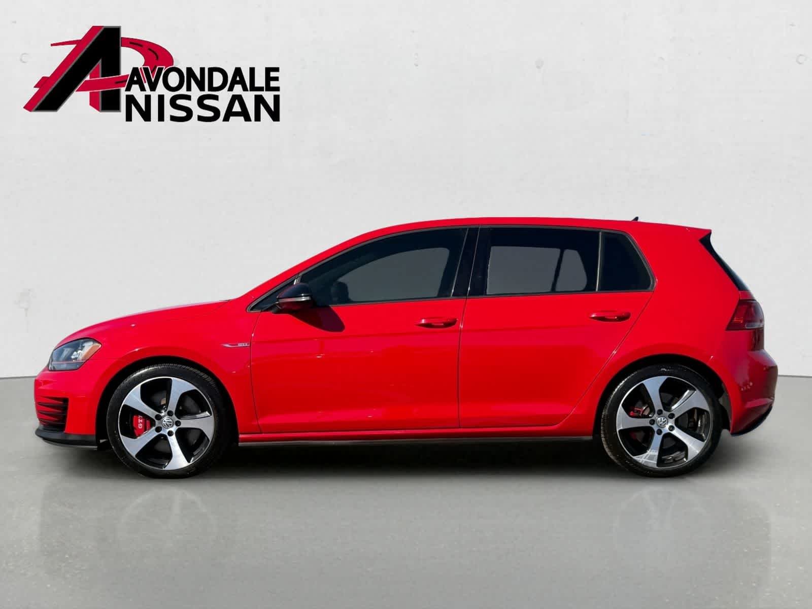 Used 2017 Red Volkswagen SE image 3