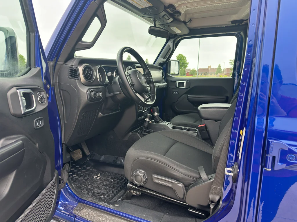 Used 2020 Ocean Blue Metallic Clearcoat Jeep Sport S image 11