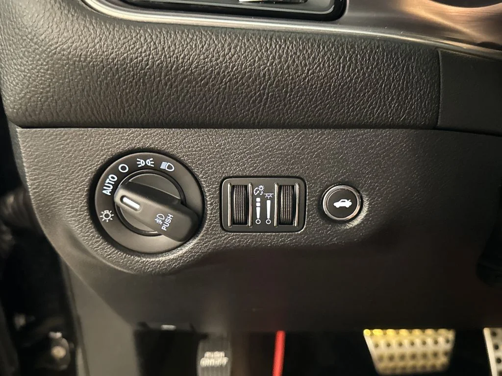 Used 2016 Black Dodge R/T Shaker image 17
