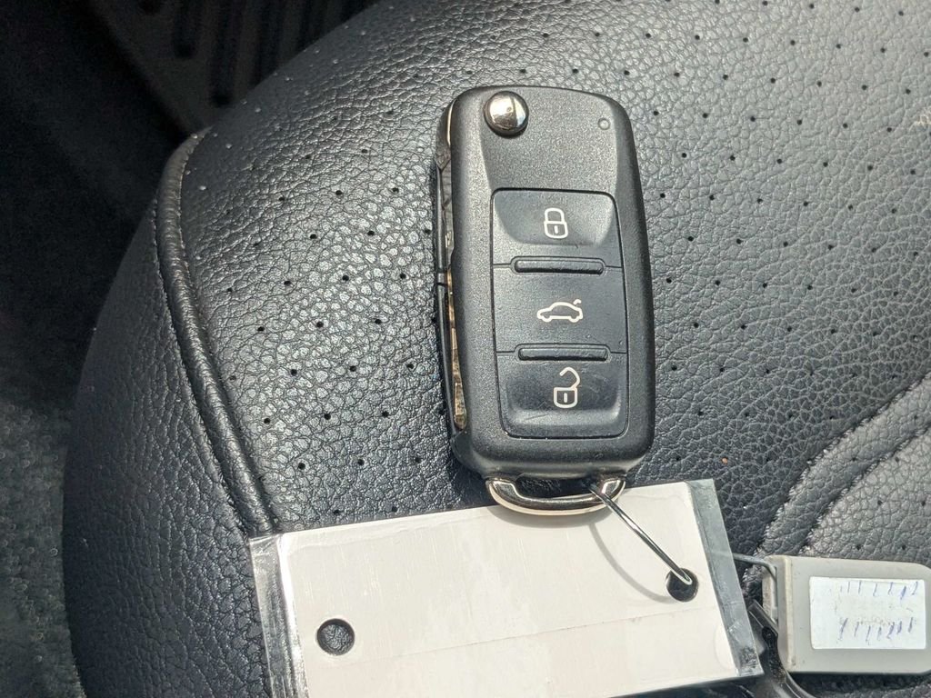 Used 2019 Silver Volkswagen 2.0T Wolfsburg image 32