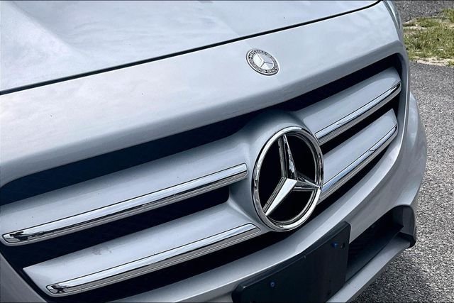 Used 2015 Silver Mercedes-Benz GLA 250 image 33