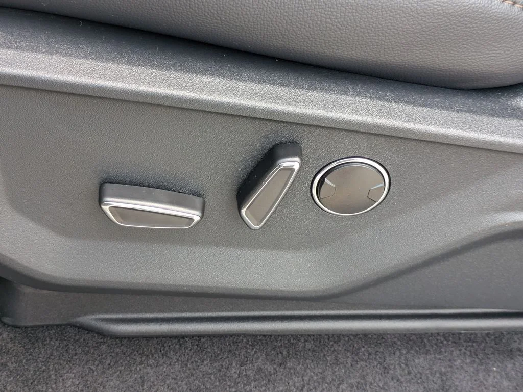 New 2026 Marsh Gray Ford Lariat image 19