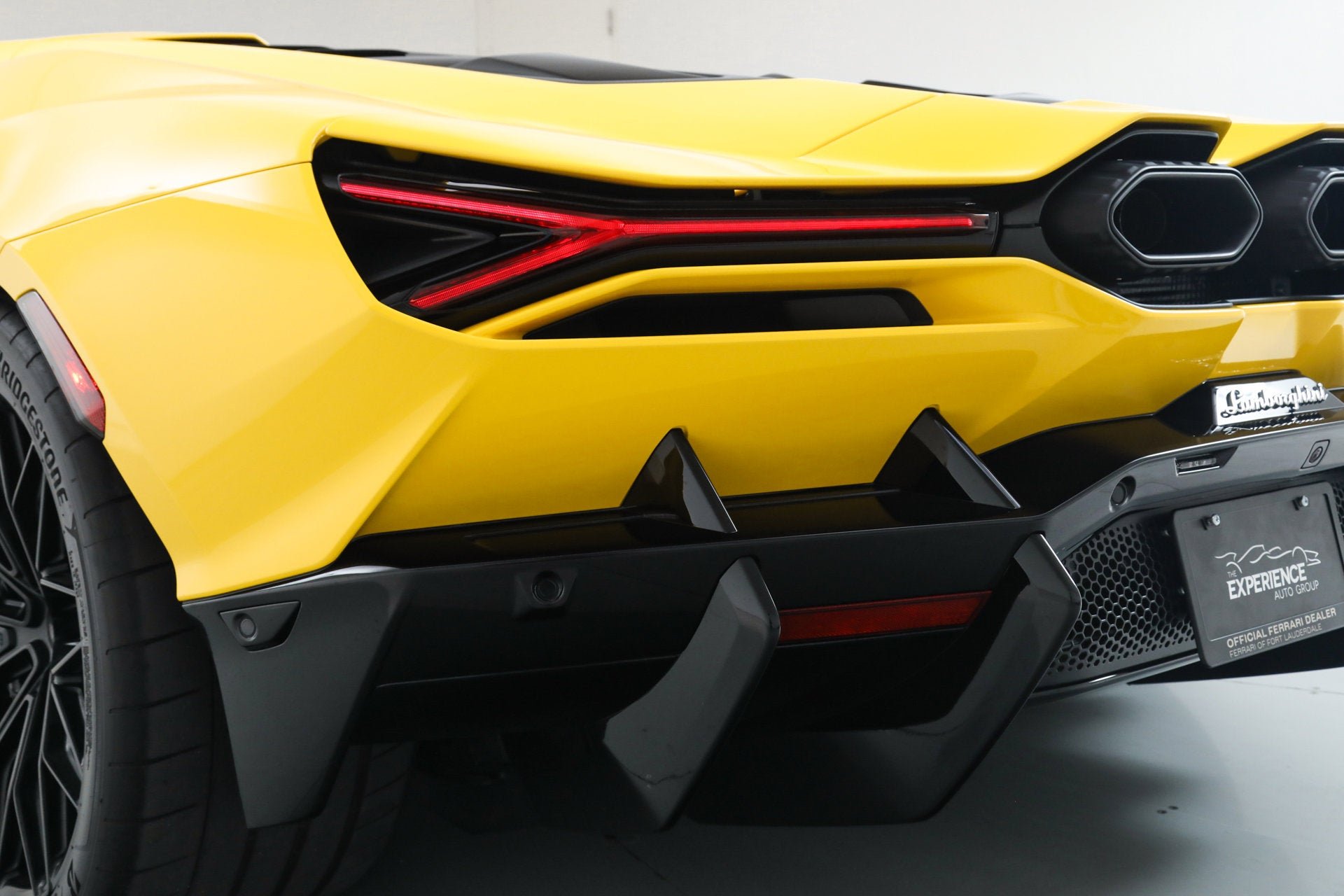 2024 Lamborghini Revuelto Base - Photo 16
