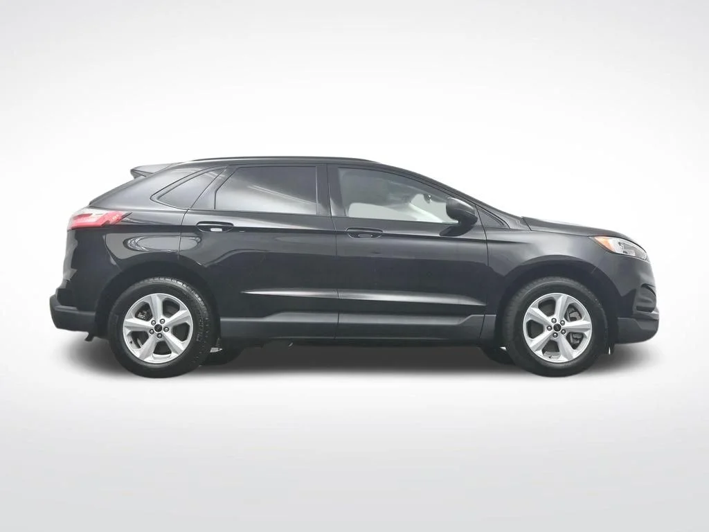 Used 2023 Black Metallic Ford SE image 42