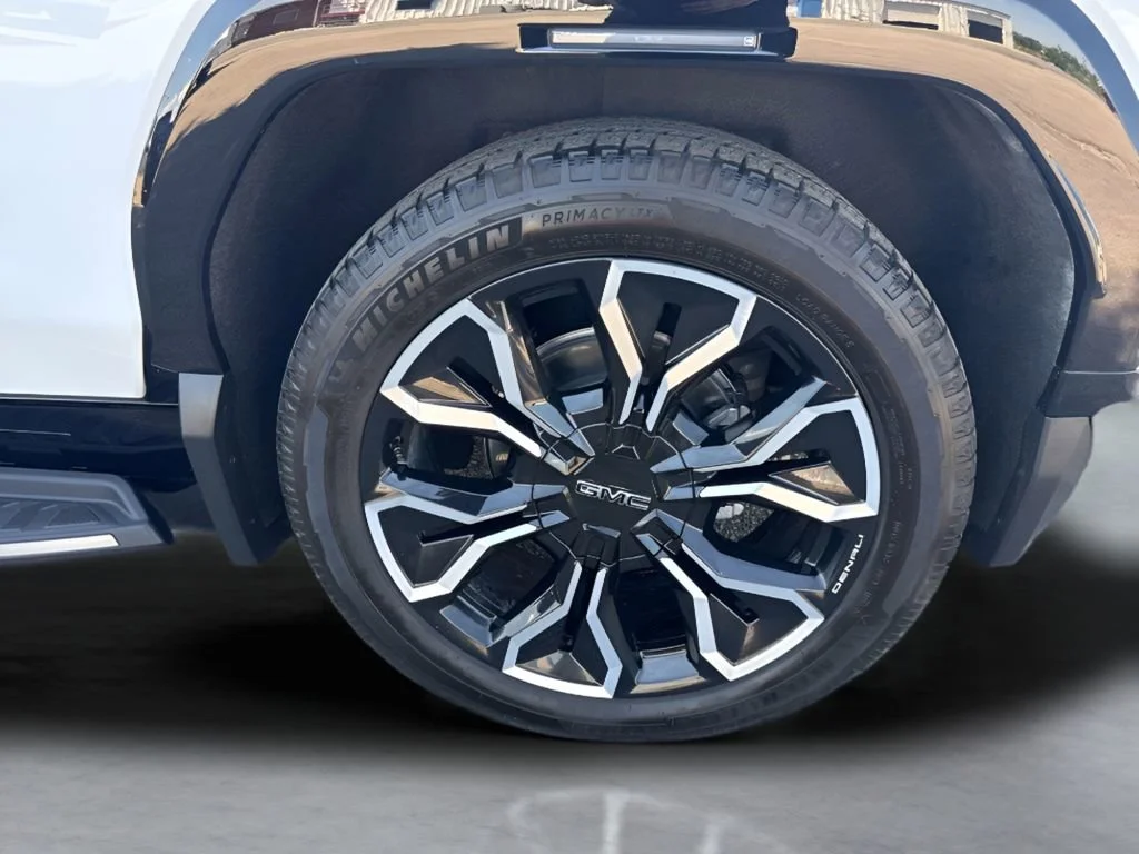 Used 2025 Summit White GMC Extended Range Denali image 32