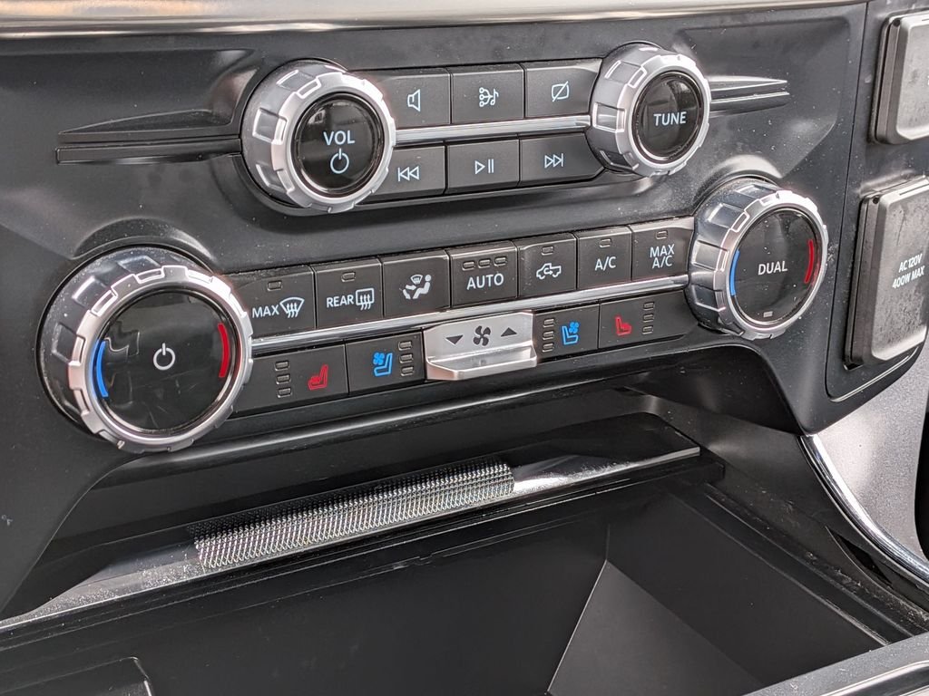 Used 2023 Silver Ford Lariat image 25