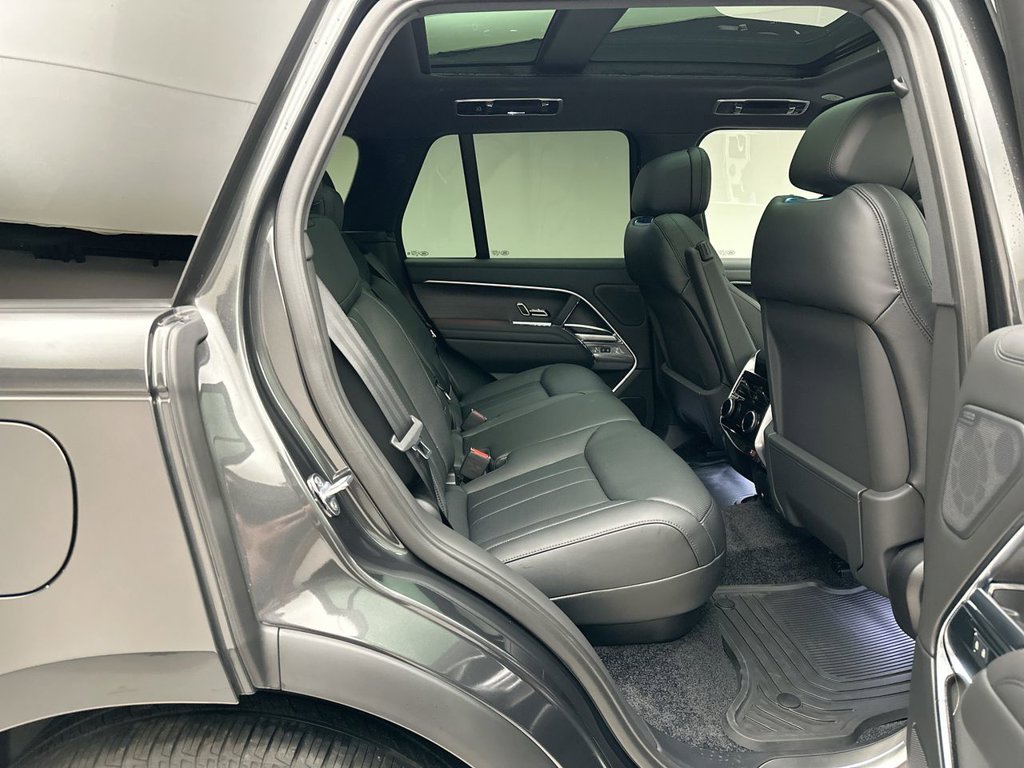New 2027 Carpathian Grey Land Rover SE image 7