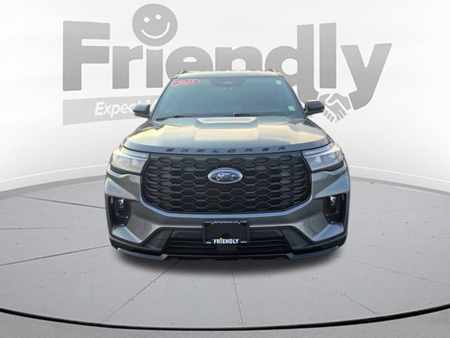 Used 2025 Gray Ford ST-Line image 2
