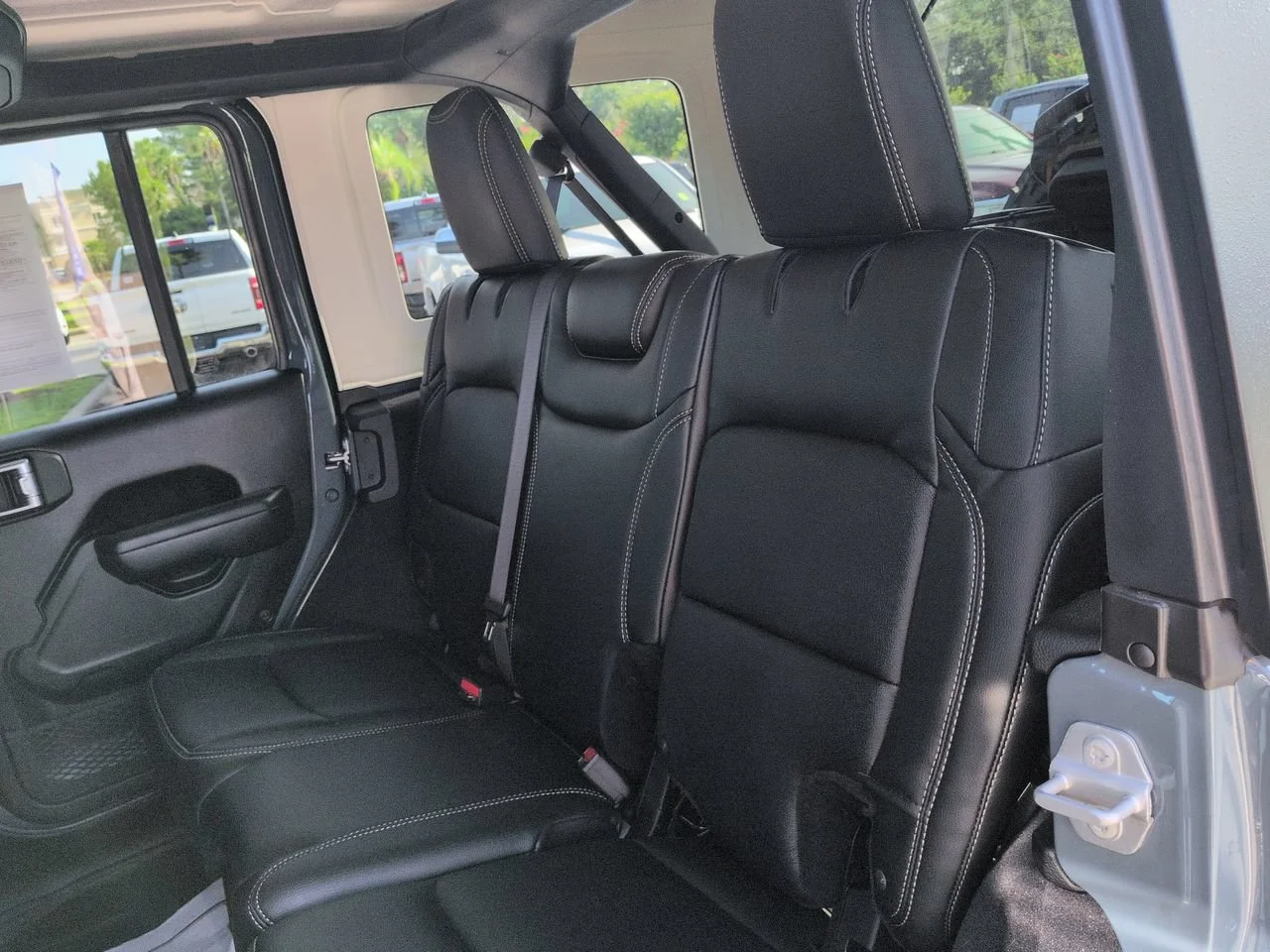 Used 2025 Anvil Clearcoat Jeep Sport S image 13