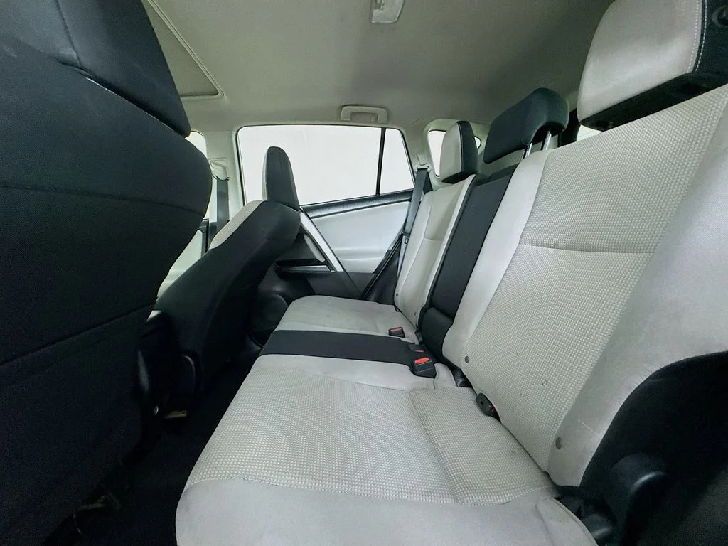 Used 2016 Super White Toyota XLE image 27