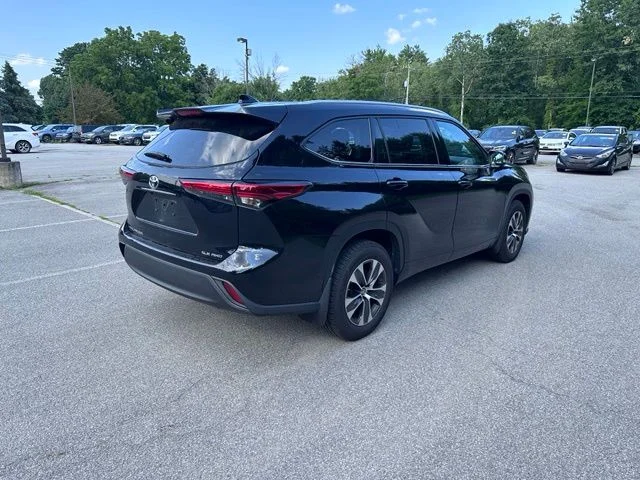 Used 2022 Black Toyota XLE image 3