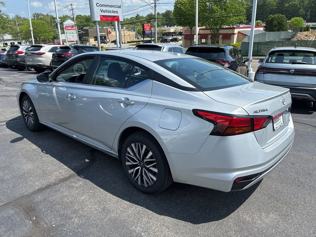 Certified Used 2024 Silver Nissan 2.5 SV image 5
