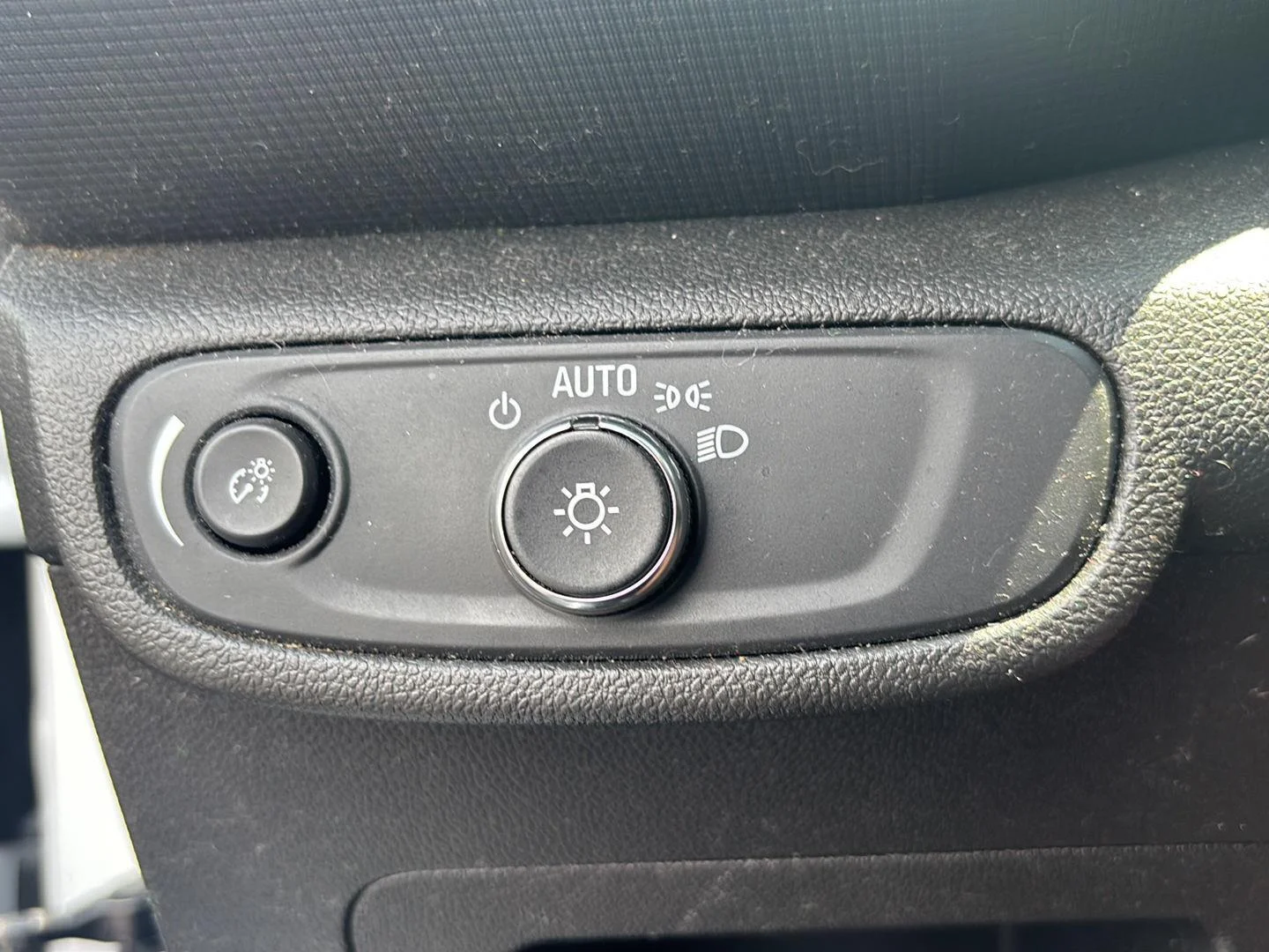 Used 2021 Summit White Chevrolet L image 17