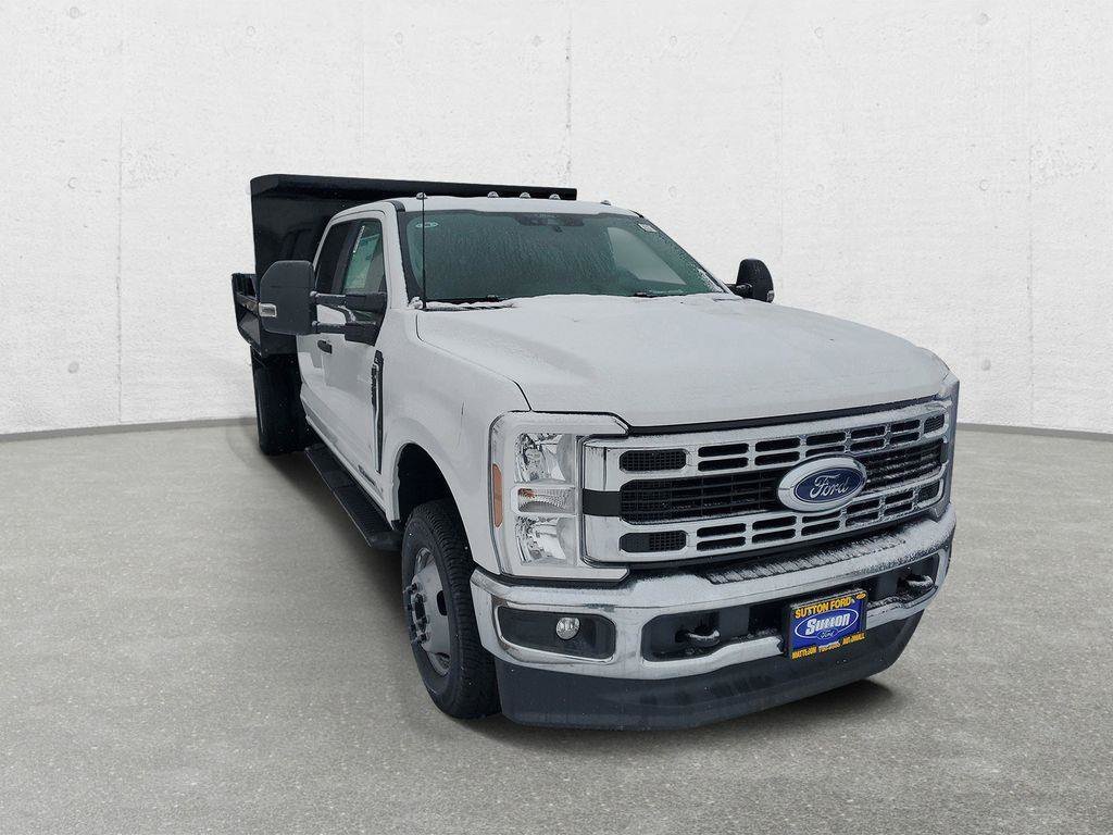 New 2025 Oxford White Ford F-350® XL image 2