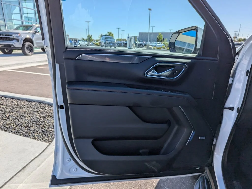 2023 Chevrolet Suburban RST - Photo 10