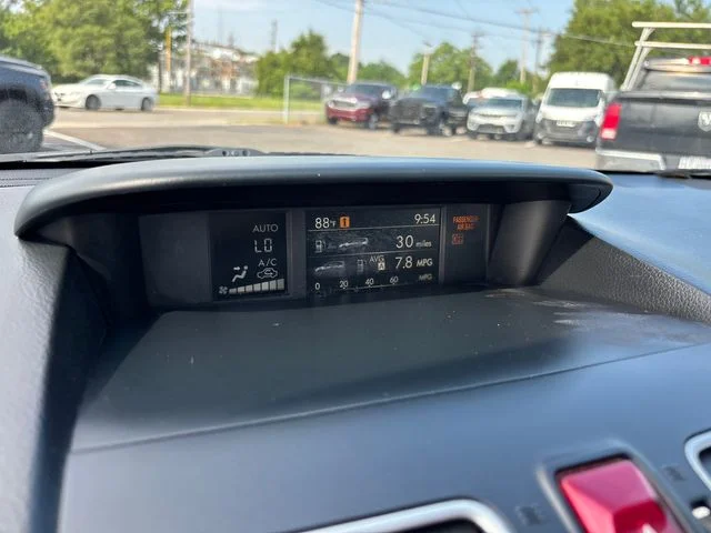 Used 2017 Silver Subaru 2.5i Premium image 21