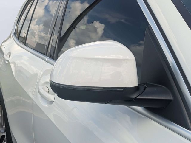 Used 2024 Alpine White BMW sDrive40i image 10