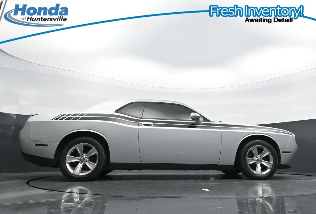 Used 2021 Triple Nickel Clearcoat Dodge SXT image 33