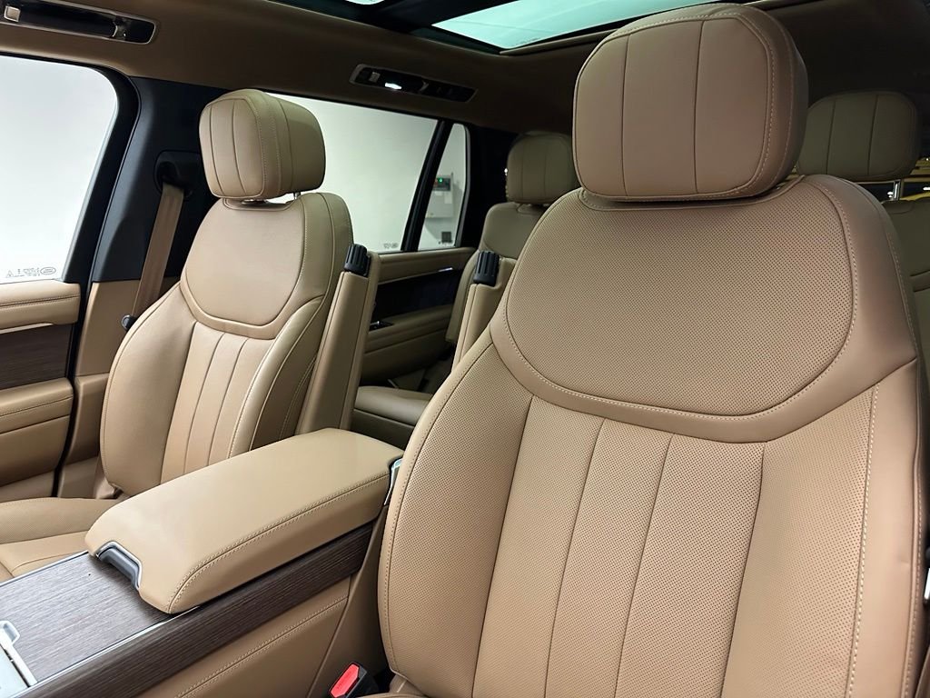 New 2026 Belgravia Green Metallic Land Rover SE image 10