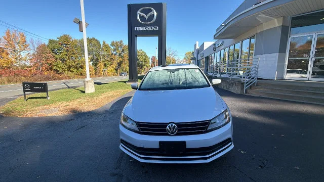 Used 2017  Volkswagen 1.4T SE image 2