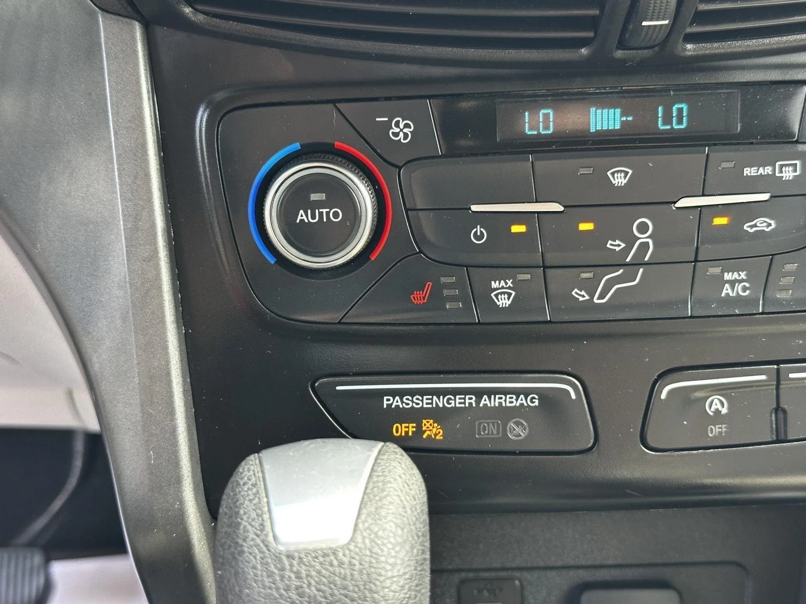 Used 2017 White Gold Ford SE image 26